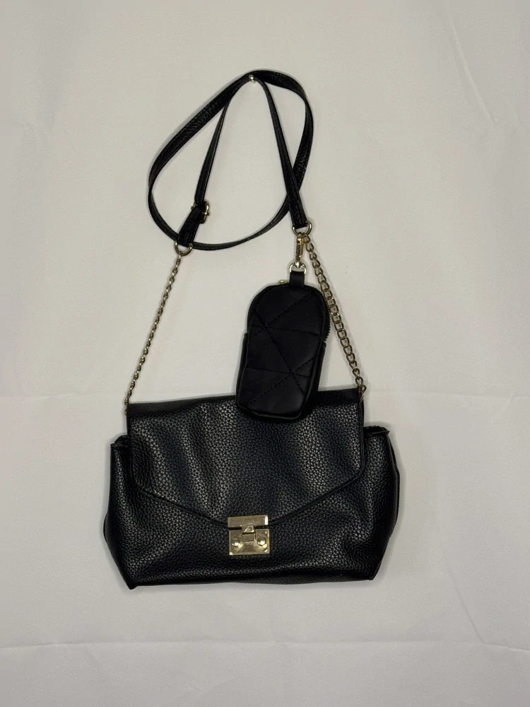 Černá crossbody kabelka s řetízkem a mini pouzdrem