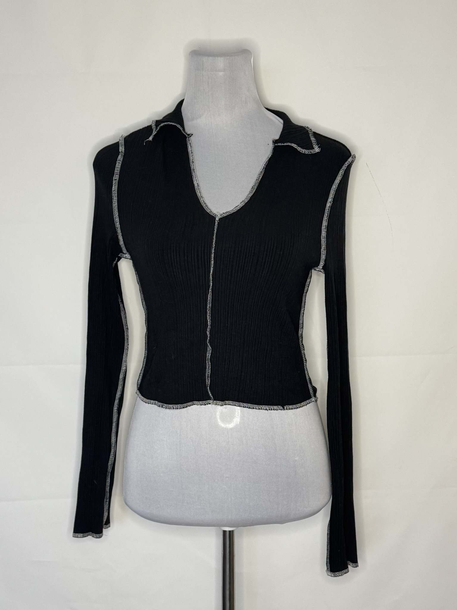 Černý crop top s dlouhým rukávem
