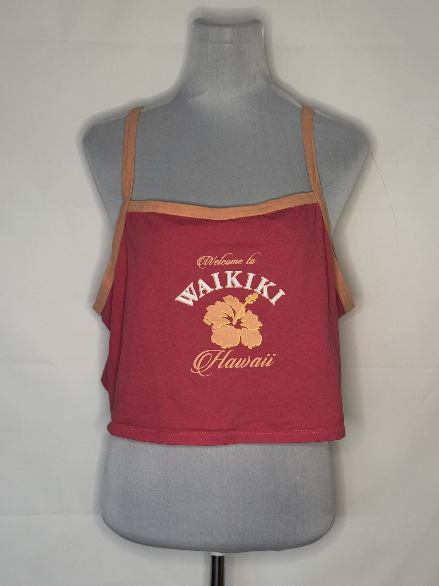 Růžový crop top s potiskem