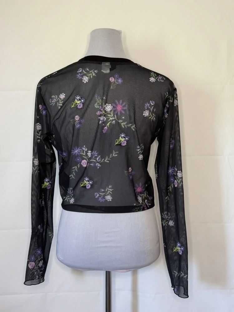 Tmavý průhledný crop top s výšivkami květin