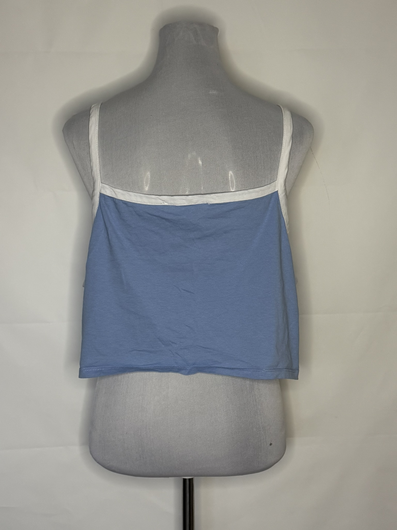 Modrý crop top s potiskem